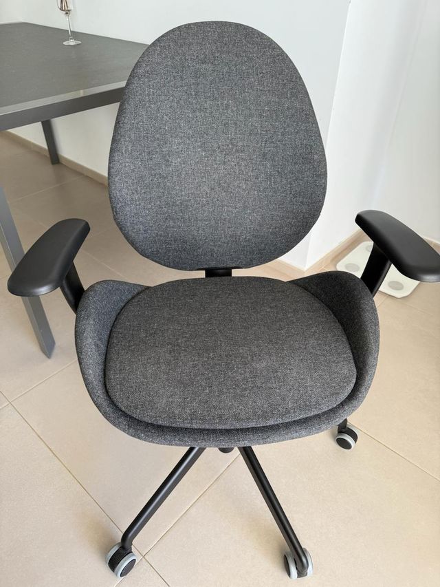 Silla de oficina IKEA HATTEFJÄLL gris