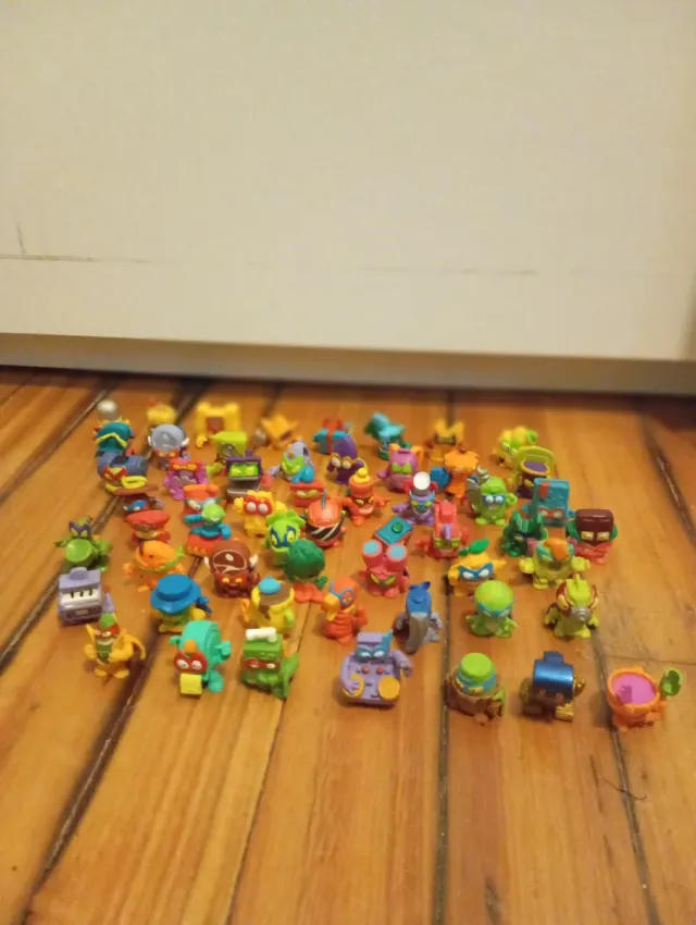 Lote de figuras SuperThings