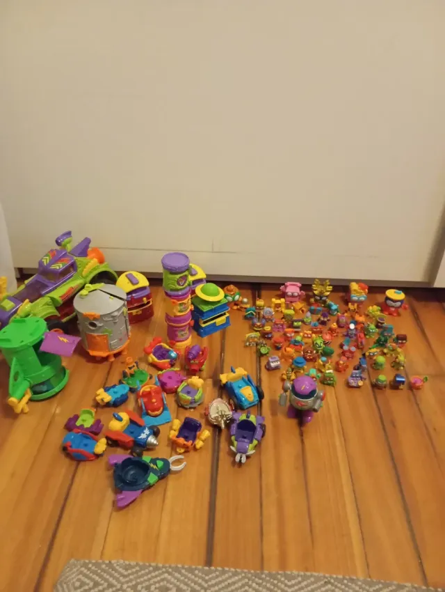 Lote de figuras SuperThings