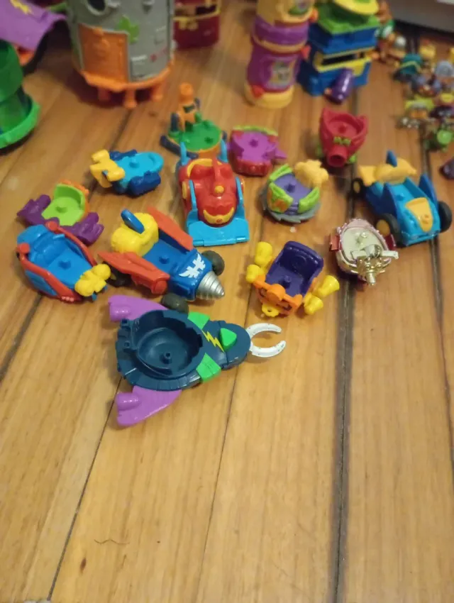 Lote de figuras SuperThings