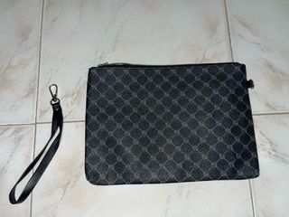 Pochette uomo nera e grigia