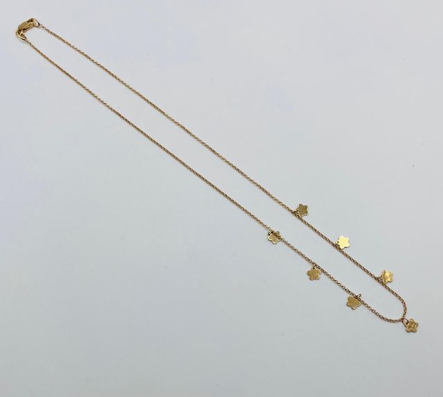 Collana in oro 18k con dettaglio floreale