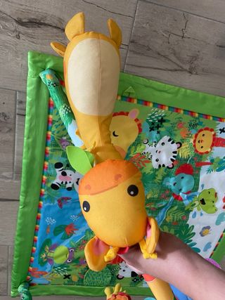 Gimnasio bebé jungla con peluches