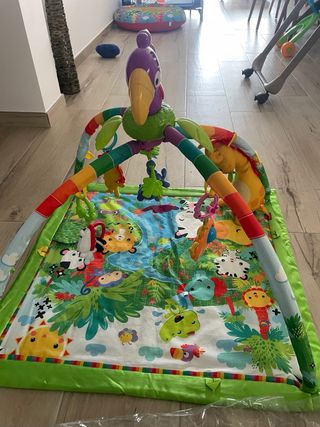 Gimnasio bebé jungla con peluches