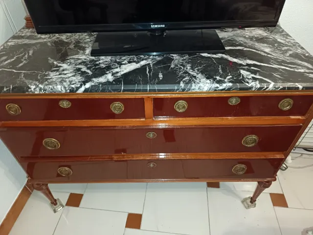 Comoda antigua con mármol en perfecto estado