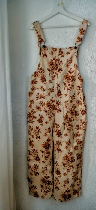 Peto floral beige y marrón