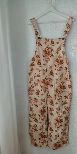 Peto floral beige y marrón