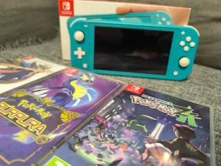 Nintendo Switch Lite + 3 Giochi Pokémon