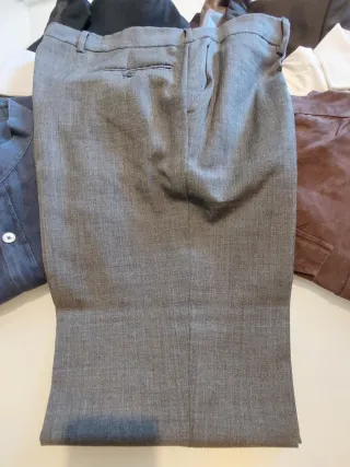 Giacca, camicia, cravatta, papillon, pantaloni