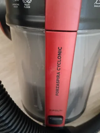 Aspiradora Polti con accesorios