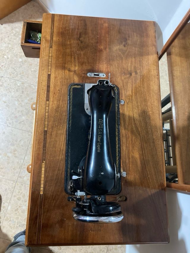 Máquina de coser Alfa restaurada