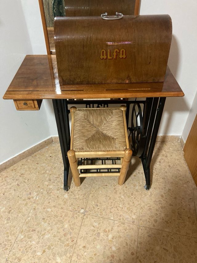 Máquina de coser Alfa restaurada