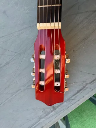 Guitarra Acústica Naranja con complementos y funda