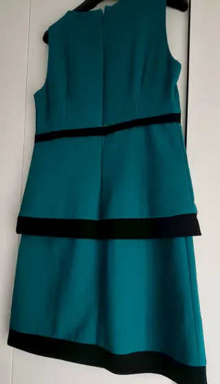 Vestito verde con fiocco nero