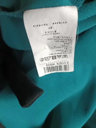 Vestito verde con fiocco nero