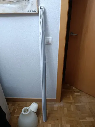 Estor enrollable gris y blanco