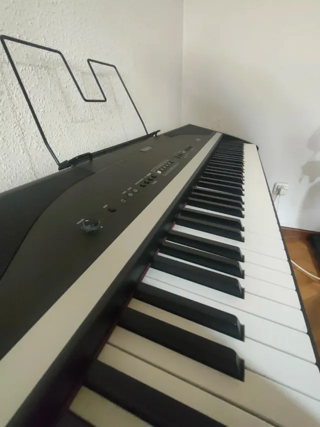 Piano Roland EP-880