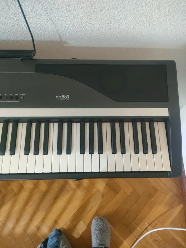 Piano Roland EP-880