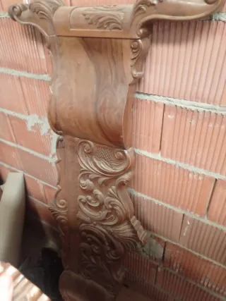 Cama antigua de madera