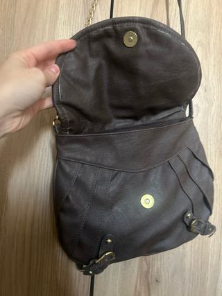 Bolso marrón con detalle de caballo