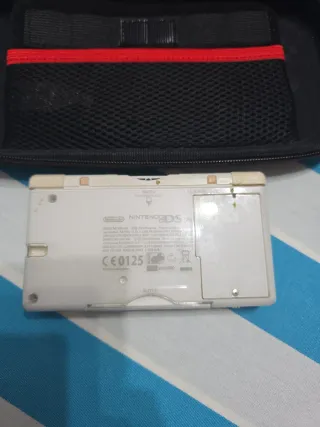 Nintendo DS Lite bianca con custodia