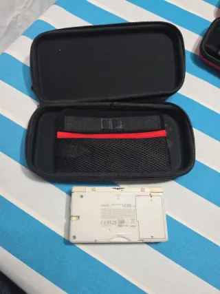 Nintendo DS Lite bianca con custodia