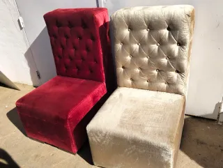 Sillón capitoné terciopelo rojo y dorado