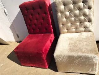 Sillón capitoné terciopelo rojo y dorado