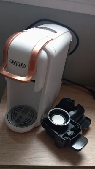 Cafetera Blanca y Cobre