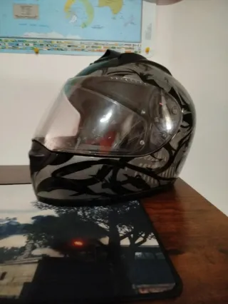 Casco de moto integral con diseño