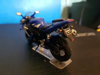 Moto Yamaha R6 1/22 Azul