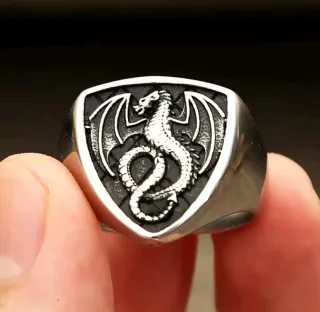 Anillo De Acero con emblema de  Dragón