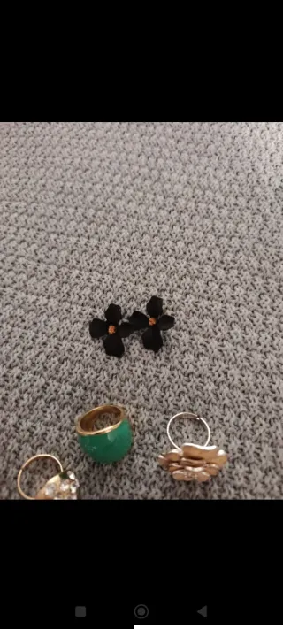 Bisutería artesanal flores y abalorios