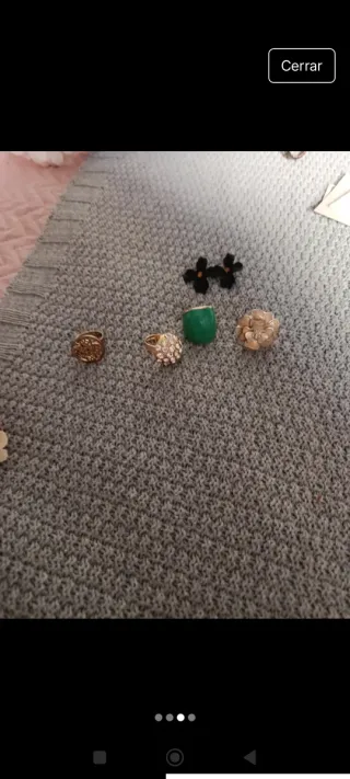 Bisutería artesanal flores y abalorios