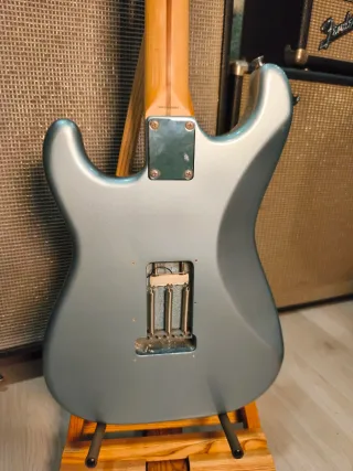 Fender Stratocaster MIJ Ice Blue Metallic 2014