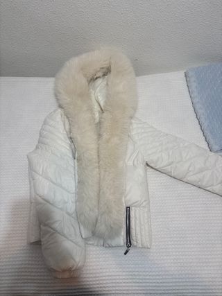 Cazadora corta blanca con pelo