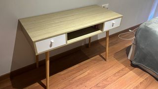 Escritorio madera y blanco con cajones