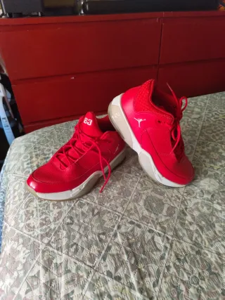 Zapatillas Jordan Rojas Talla 39
