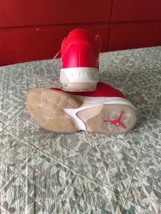 Zapatillas Jordan Rojas Talla 39