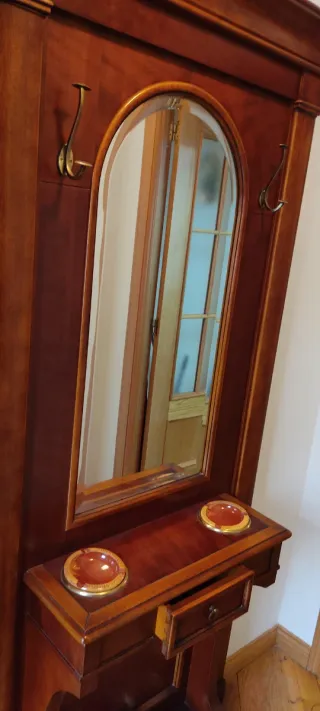 Mueble de entrada con espejo