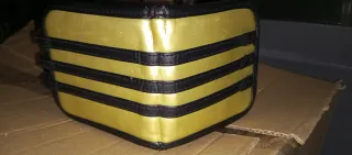 Cartera Adidas Negra y Dorada