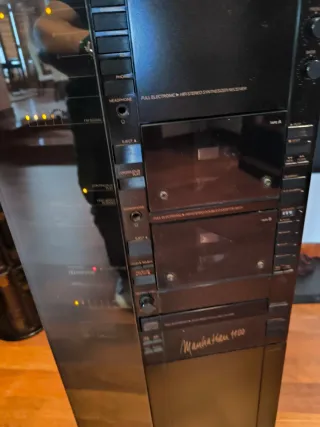 Equipo de música Schneider con altavoces