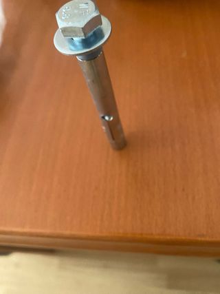 Tornillos de acero con taco 50 céntimos. unidad