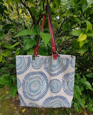 Bolso reversible. Hecho a mano.Asas piel