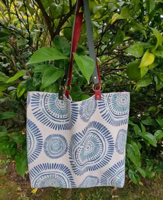 Bolso reversible. Hecho a mano.Asas piel