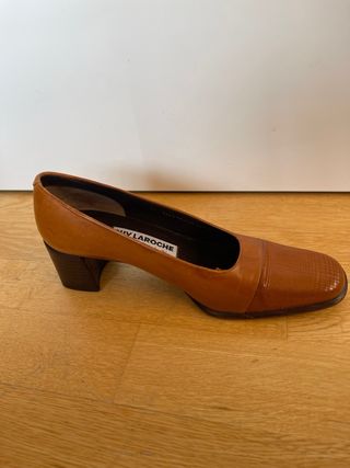 Zapatos de tacón bajo Guy Laroche marrones
