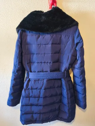 Chaquetón Mango Azul Marino con Cuello Peludo