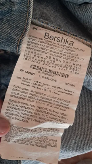 Monisima cazadora vaquera con cintas q esta estupe