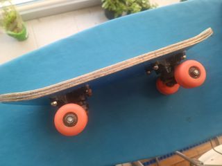 Skateboard per ragazzi con adesivi