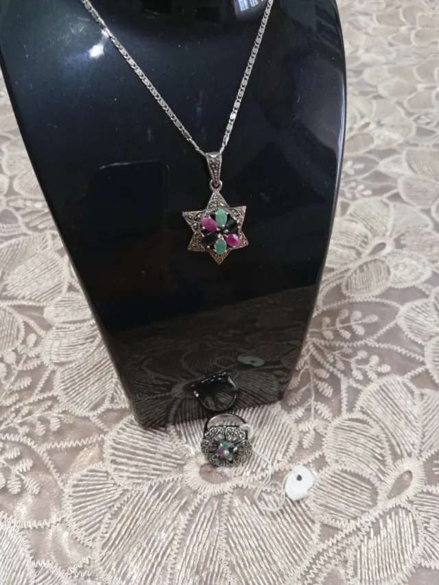 Completo argento con pietre rubino